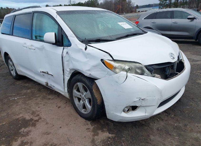 Photo 6 of 2011 Toyota Sienna LE V6 (VIN 5TDKK3DC6BS167746)