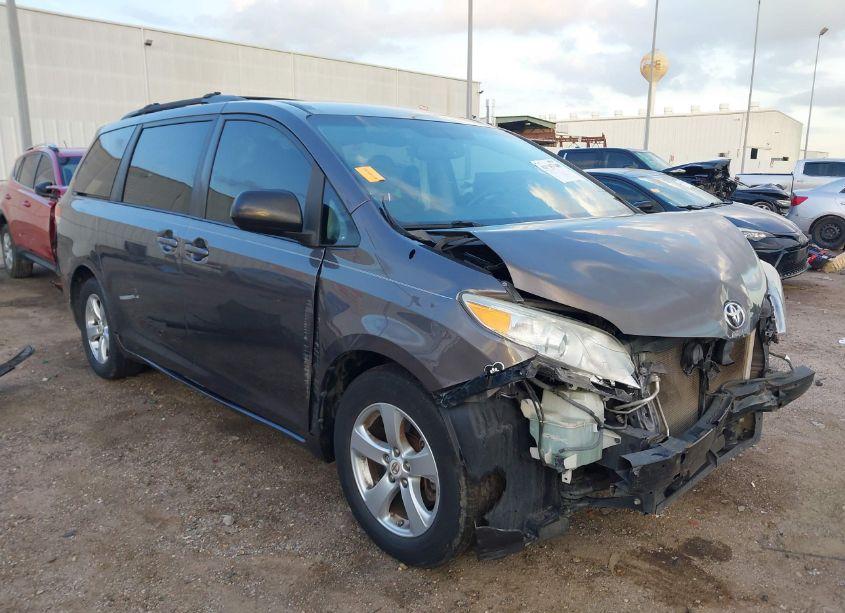 2012 Toyota Sienna LE V6 8 PASSENGER (VIN 5TDKK3DC6CS213383) main photo