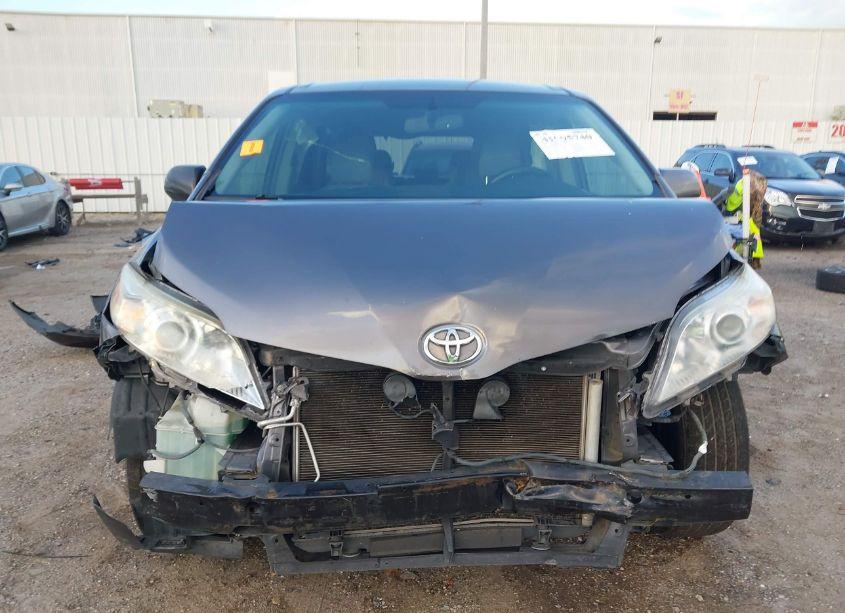 Photo 13 of 2012 Toyota Sienna LE V6 8 PASSENGER (VIN 5TDKK3DC6CS213383)