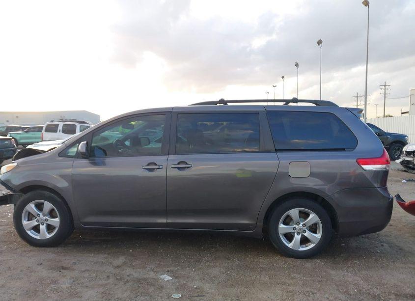 Photo 15 of 2012 Toyota Sienna LE V6 8 PASSENGER (VIN 5TDKK3DC6CS213383)