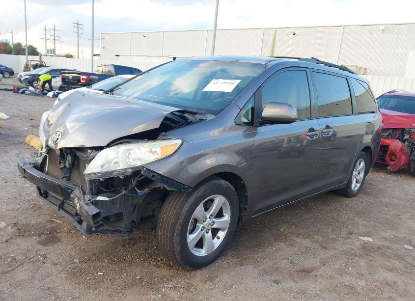 Photo 2 of 2012 Toyota Sienna LE V6 8 PASSENGER (VIN 5TDKK3DC6CS213383)