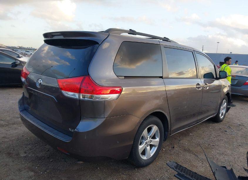 Photo 4 of 2012 Toyota Sienna LE V6 8 PASSENGER (VIN 5TDKK3DC6CS213383)