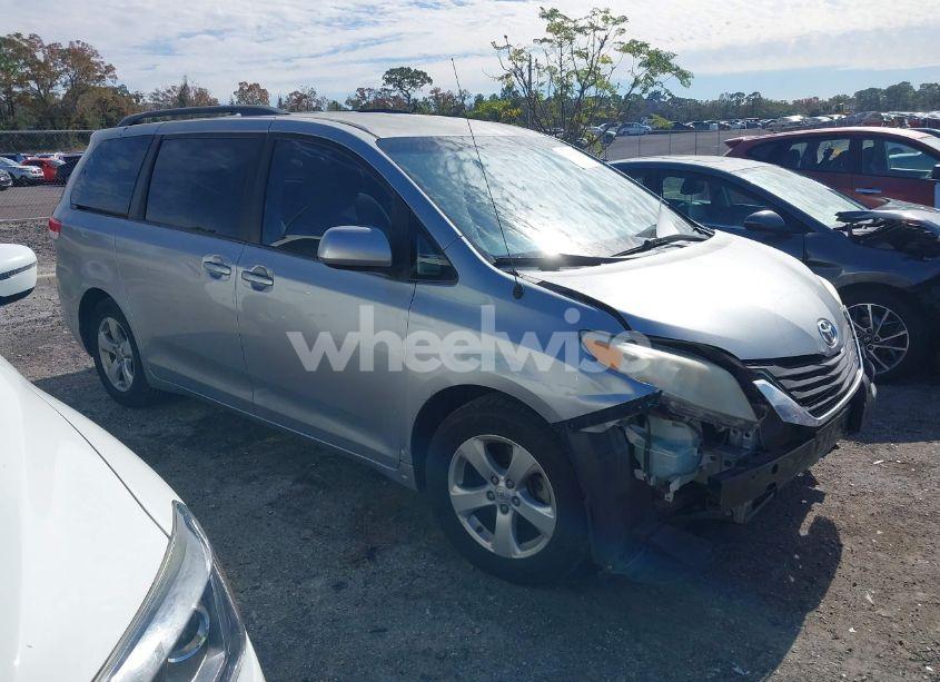 2013 Toyota Sienna LE V6 8 PASSENGER (VIN 5TDKK3DC6DS284262) main photo