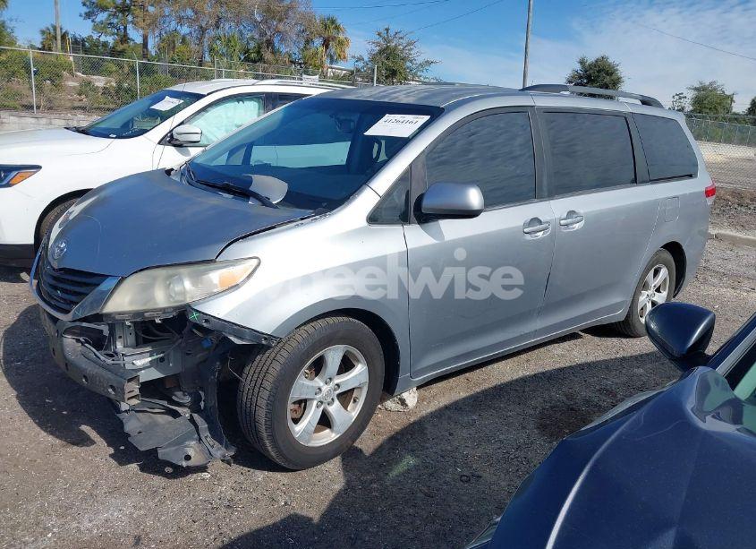 Photo 2 of 2013 Toyota Sienna LE V6 8 PASSENGER (VIN 5TDKK3DC6DS284262)