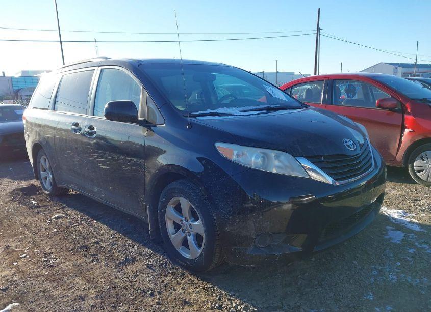 2013 Toyota Sienna LE V6 8 PASSENGER (VIN 5TDKK3DC6DS305241) main photo