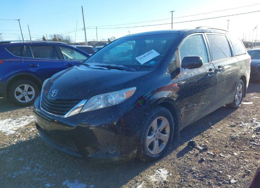 Photo 2 of 2013 Toyota Sienna LE V6 8 PASSENGER (VIN 5TDKK3DC6DS305241)