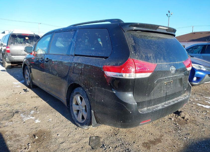 Photo 3 of 2013 Toyota Sienna LE V6 8 PASSENGER (VIN 5TDKK3DC6DS305241)