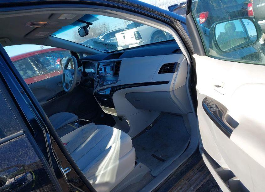 Photo 5 of 2013 Toyota Sienna LE V6 8 PASSENGER (VIN 5TDKK3DC6DS305241)