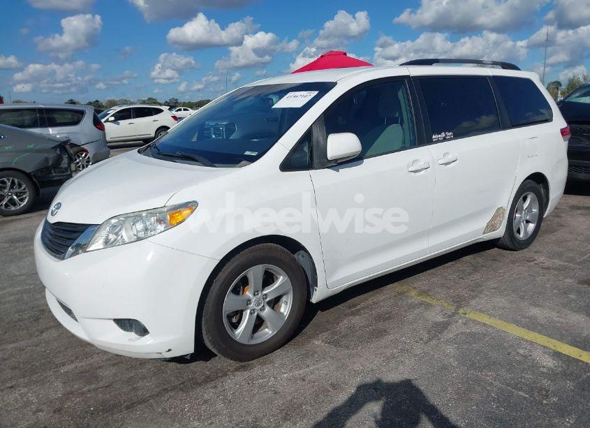 Photo 2 of 2013 Toyota Sienna LE V6 8 PASSENGER (VIN 5TDKK3DC6DS307992)