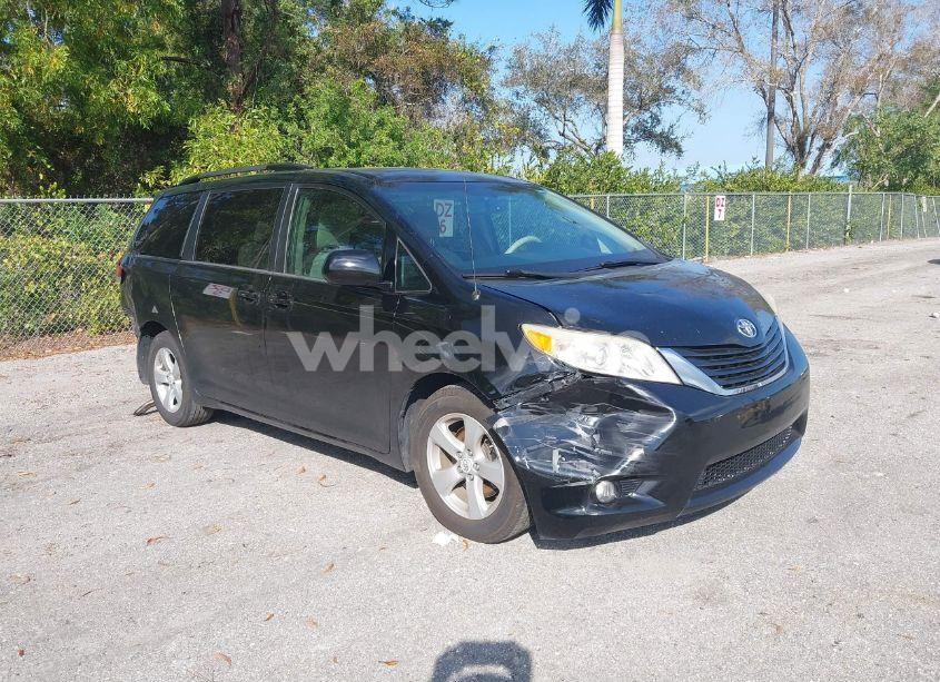 2013 Toyota Sienna LE V6 8 PASSENGER (VIN 5TDKK3DC6DS317941) main photo