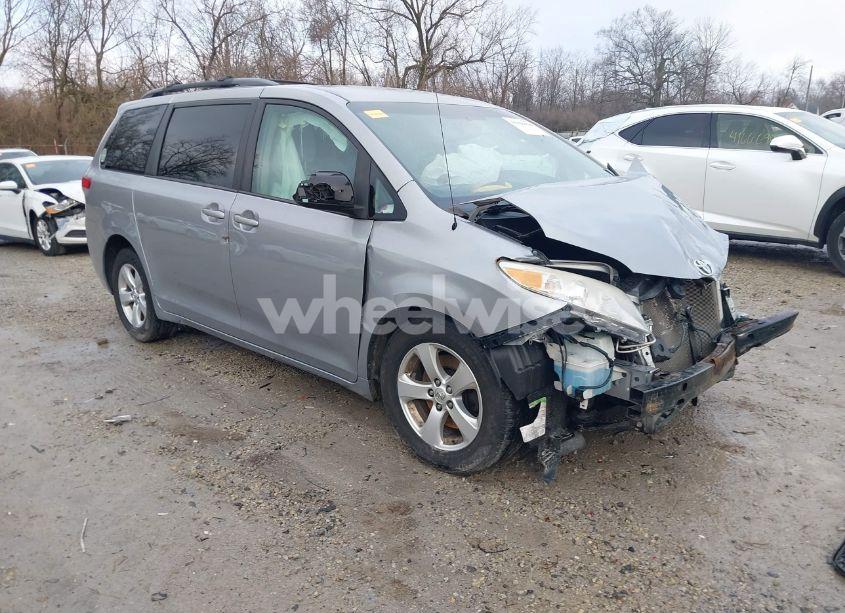 2013 Toyota Sienna LE V6 8 PASSENGER (VIN 5TDKK3DC6DS340328) main photo
