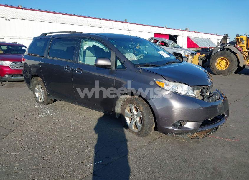 2013 Toyota Sienna LE V6 8 PASSENGER (VIN 5TDKK3DC6DS360854) main photo