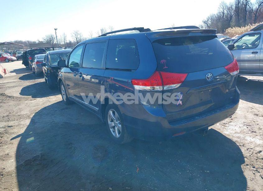 Photo 3 of 2013 Toyota Sienna LE V6 8 PASSENGER (VIN 5TDKK3DC6DS366444)