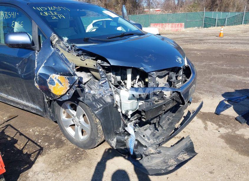 Photo 6 of 2013 Toyota Sienna LE V6 8 PASSENGER (VIN 5TDKK3DC6DS366444)