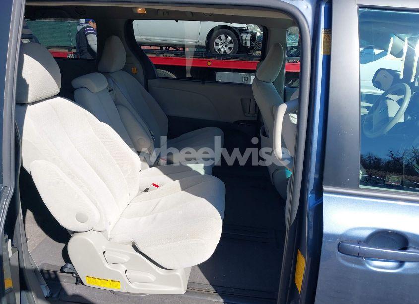 Photo 8 of 2013 Toyota Sienna LE V6 8 PASSENGER (VIN 5TDKK3DC6DS366444)