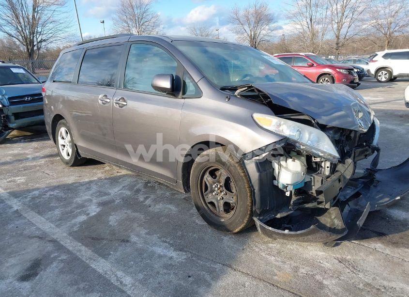 2013 Toyota Sienna LE V6 8 PASSENGER (VIN 5TDKK3DC6DS386502) main photo