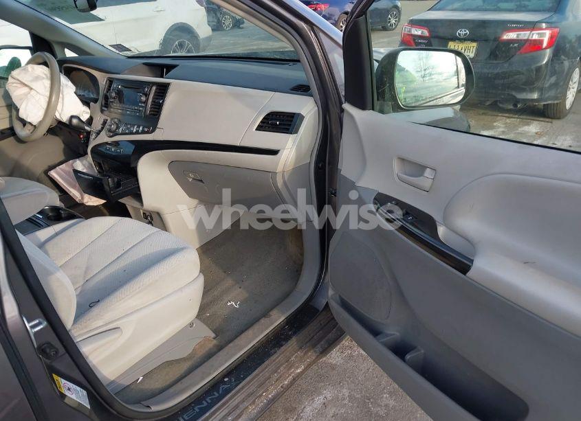 Photo 5 of 2013 Toyota Sienna LE V6 8 PASSENGER (VIN 5TDKK3DC6DS386502)