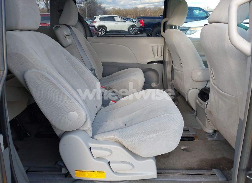 Photo 8 of 2013 Toyota Sienna LE V6 8 PASSENGER (VIN 5TDKK3DC6DS386502)