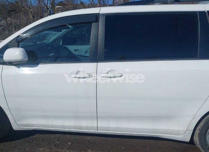 Photo 14 of 2014 Toyota Sienna LE V6 8 PASSENGER (VIN 5TDKK3DC6ES417233)