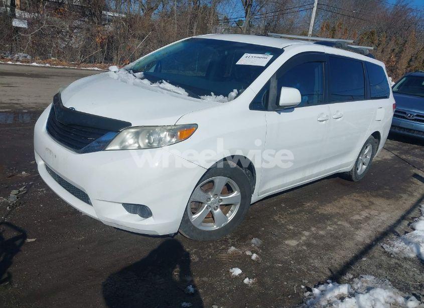 Photo 2 of 2014 Toyota Sienna LE V6 8 PASSENGER (VIN 5TDKK3DC6ES417233)