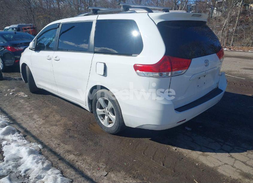 Photo 3 of 2014 Toyota Sienna LE V6 8 PASSENGER (VIN 5TDKK3DC6ES417233)