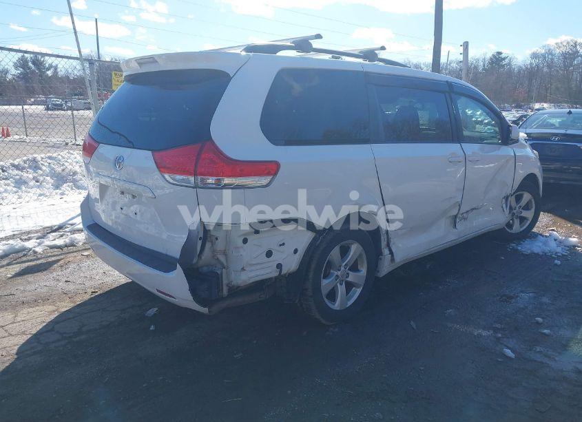 Photo 4 of 2014 Toyota Sienna LE V6 8 PASSENGER (VIN 5TDKK3DC6ES417233)