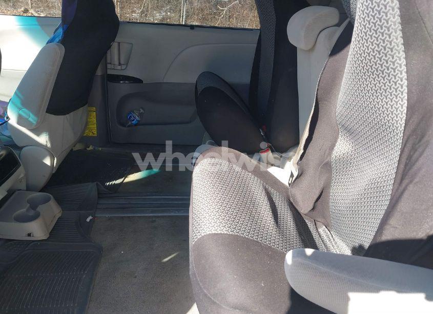 Photo 8 of 2014 Toyota Sienna LE V6 8 PASSENGER (VIN 5TDKK3DC6ES417233)