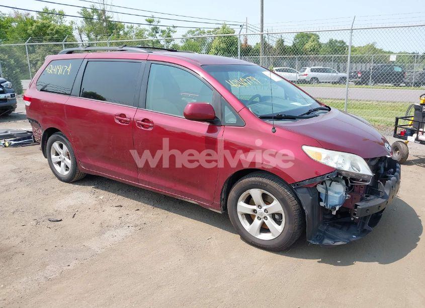 2014 Toyota Sienna LE V6 8 PASSENGER (VIN 5TDKK3DC6ES417507) main photo