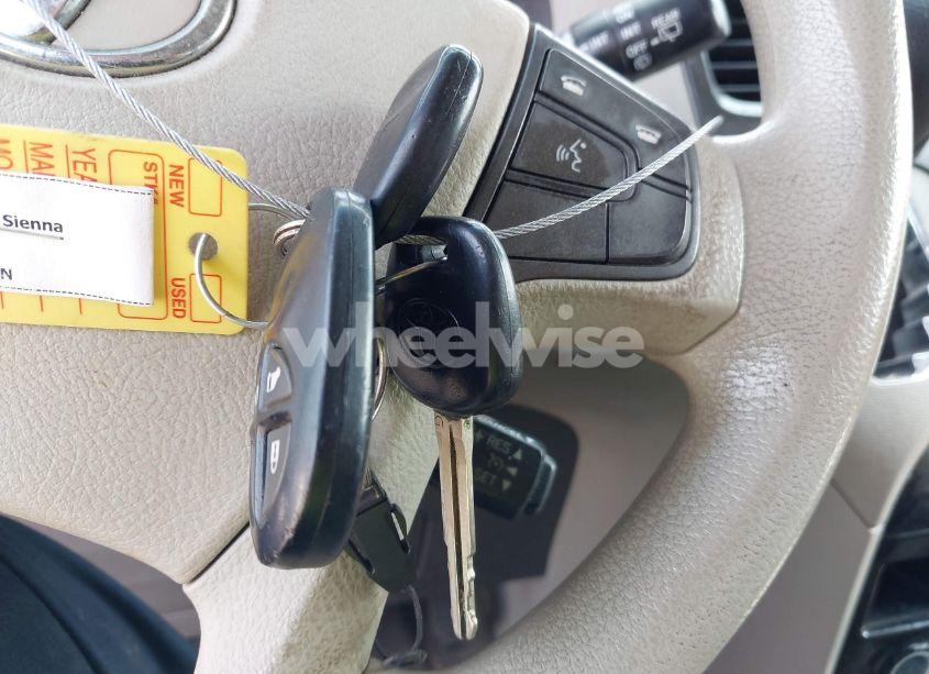 Photo 11 of 2014 Toyota Sienna LE V6 8 PASSENGER (VIN 5TDKK3DC6ES417507)