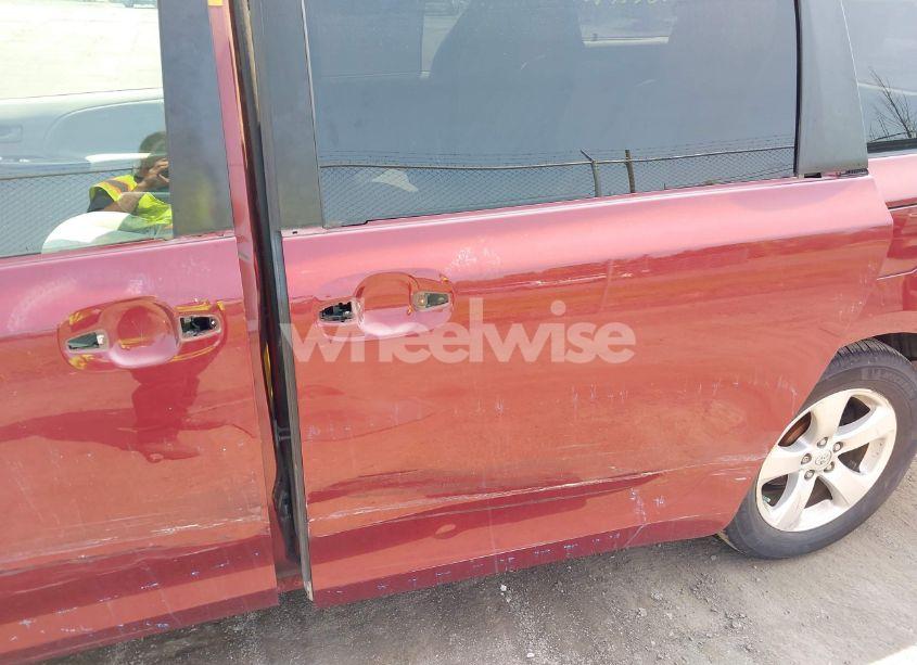 Photo 19 of 2014 Toyota Sienna LE V6 8 PASSENGER (VIN 5TDKK3DC6ES417507)