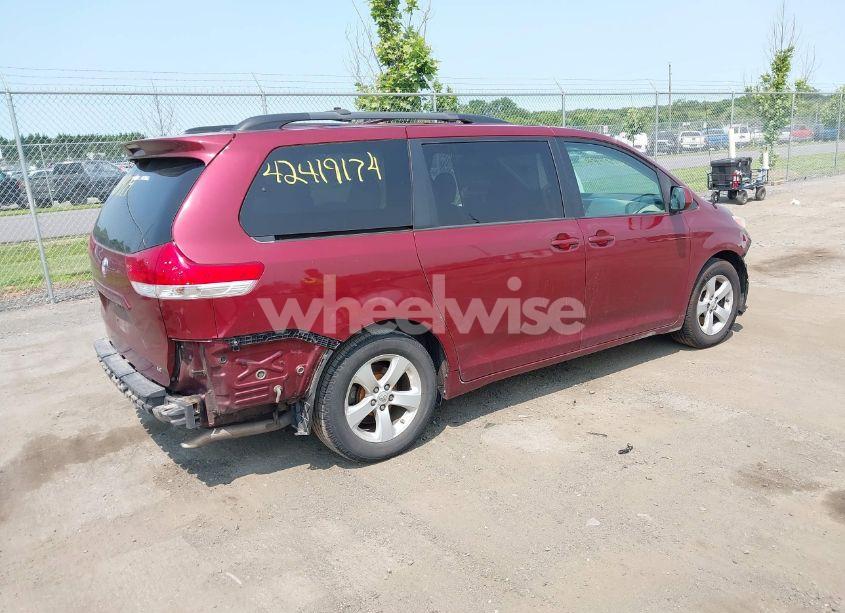 Photo 4 of 2014 Toyota Sienna LE V6 8 PASSENGER (VIN 5TDKK3DC6ES417507)