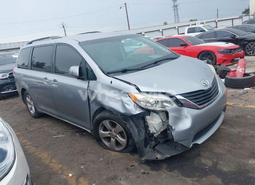 2014 Toyota Sienna LE V6 8 PASSENGER (VIN 5TDKK3DC6ES424568) main photo