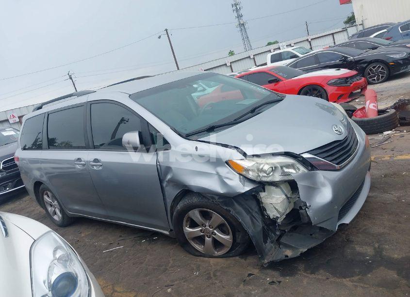 Photo 13 of 2014 Toyota Sienna LE V6 8 PASSENGER (VIN 5TDKK3DC6ES424568)