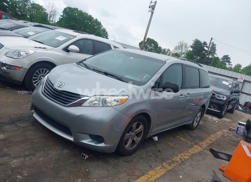 Photo 2 of 2014 Toyota Sienna LE V6 8 PASSENGER (VIN 5TDKK3DC6ES424568)