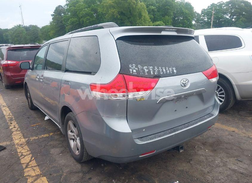 Photo 3 of 2014 Toyota Sienna LE V6 8 PASSENGER (VIN 5TDKK3DC6ES424568)