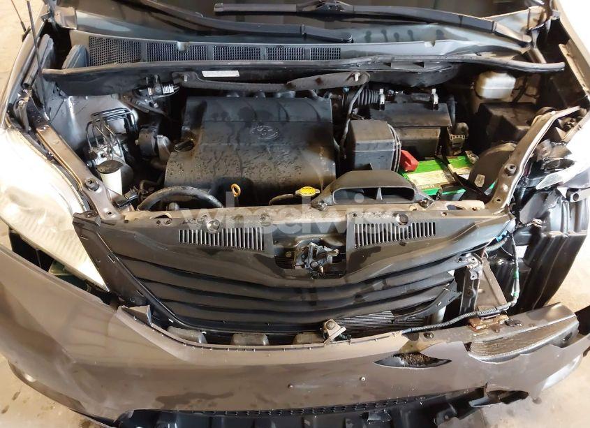 Photo 10 of 2014 Toyota Sienna LE V6 8 PASSENGER (VIN 5TDKK3DC6ES429818)