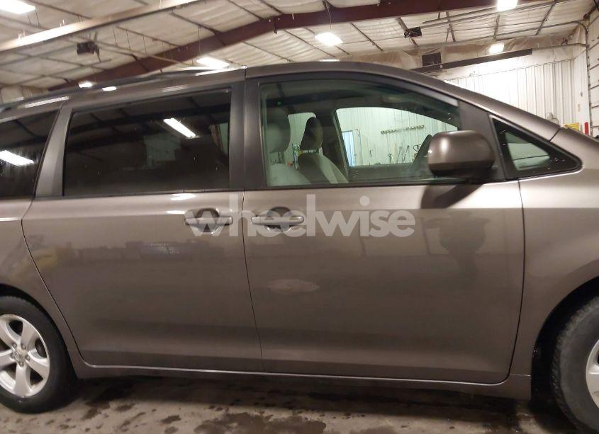 Photo 13 of 2014 Toyota Sienna LE V6 8 PASSENGER (VIN 5TDKK3DC6ES429818)