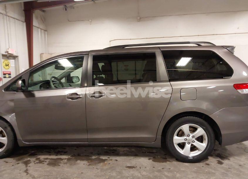 Photo 14 of 2014 Toyota Sienna LE V6 8 PASSENGER (VIN 5TDKK3DC6ES429818)