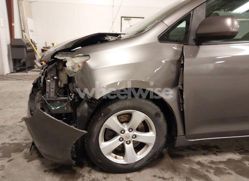 Photo 18 of 2014 Toyota Sienna LE V6 8 PASSENGER (VIN 5TDKK3DC6ES429818)