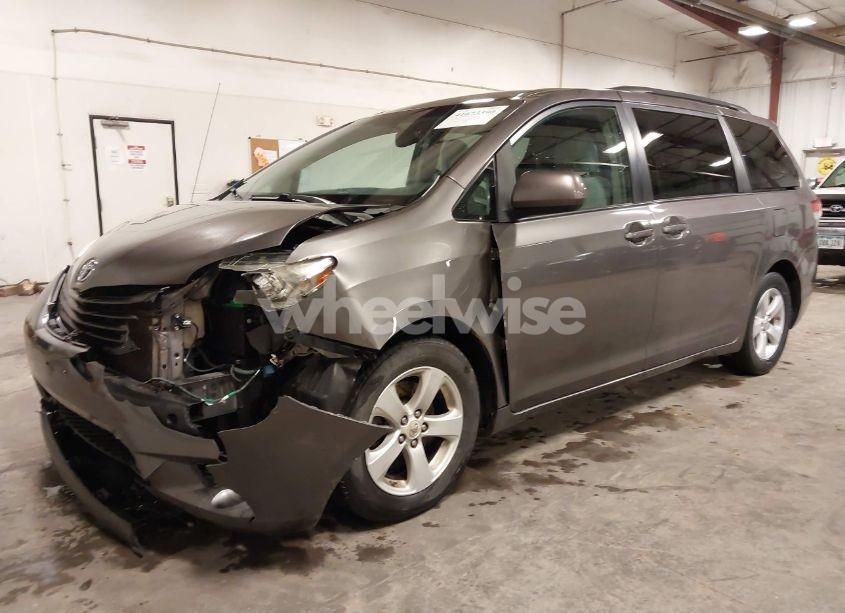 Photo 2 of 2014 Toyota Sienna LE V6 8 PASSENGER (VIN 5TDKK3DC6ES429818)