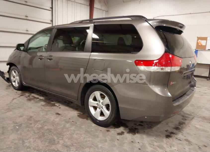 Photo 3 of 2014 Toyota Sienna LE V6 8 PASSENGER (VIN 5TDKK3DC6ES429818)