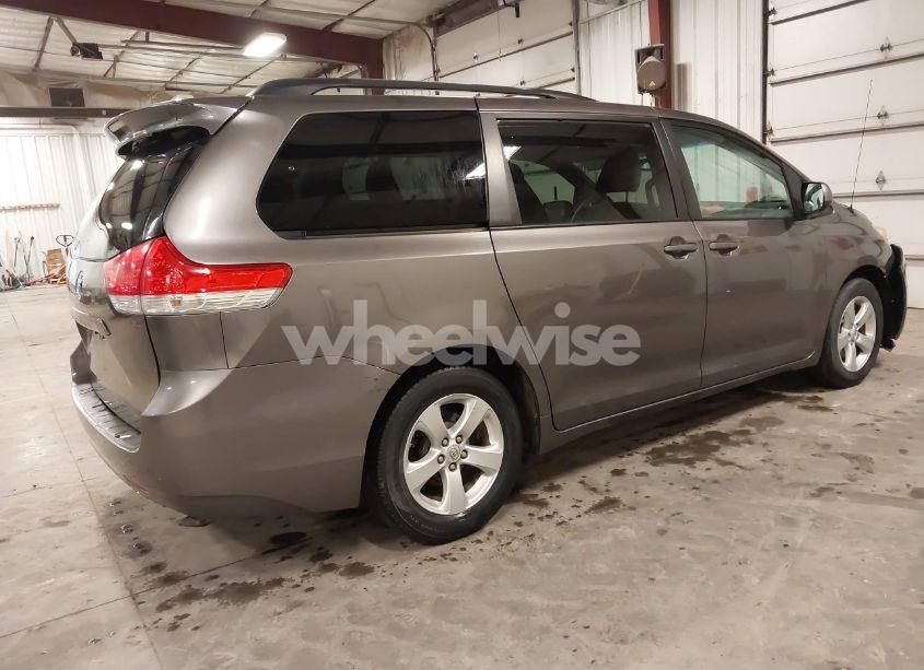 Photo 4 of 2014 Toyota Sienna LE V6 8 PASSENGER (VIN 5TDKK3DC6ES429818)