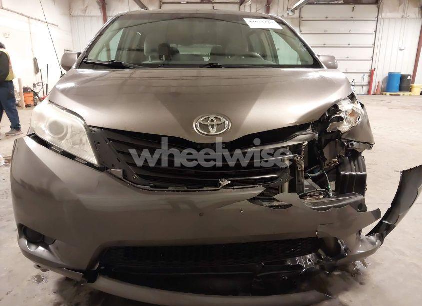 Photo 6 of 2014 Toyota Sienna LE V6 8 PASSENGER (VIN 5TDKK3DC6ES429818)