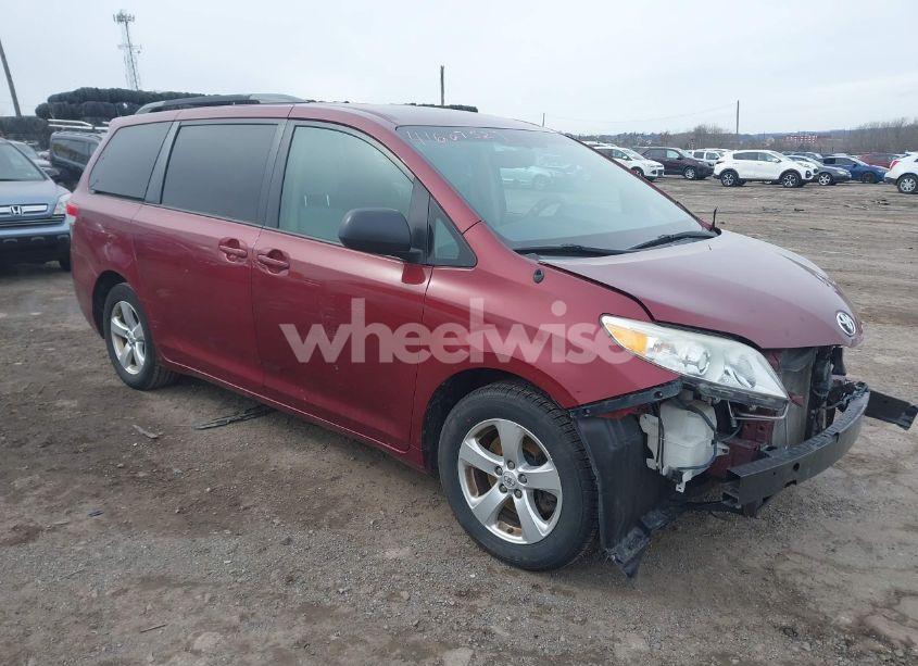2014 Toyota Sienna LE V6 8 PASSENGER (VIN 5TDKK3DC6ES433383) main photo