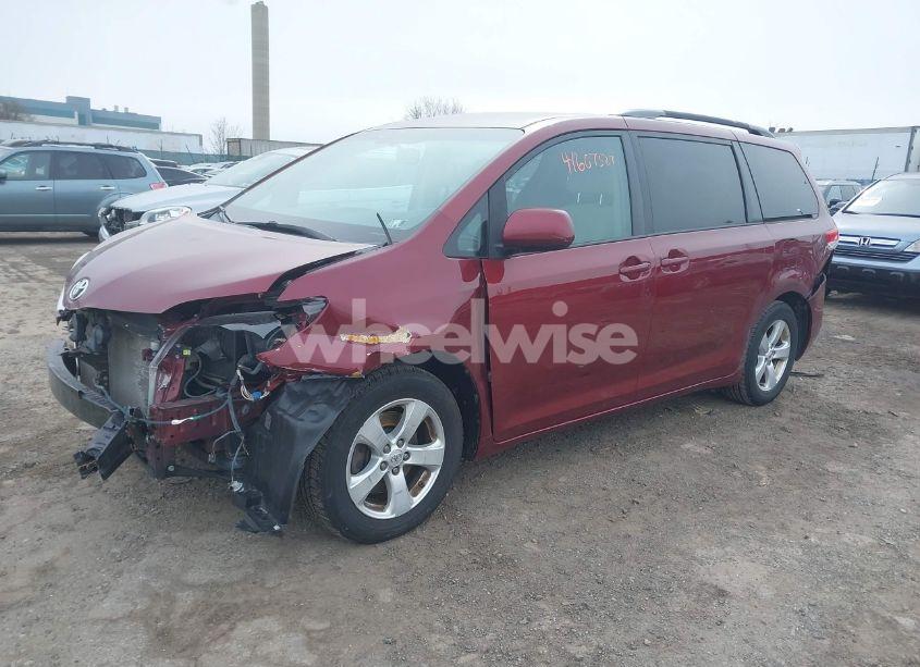 Photo 2 of 2014 Toyota Sienna LE V6 8 PASSENGER (VIN 5TDKK3DC6ES433383)