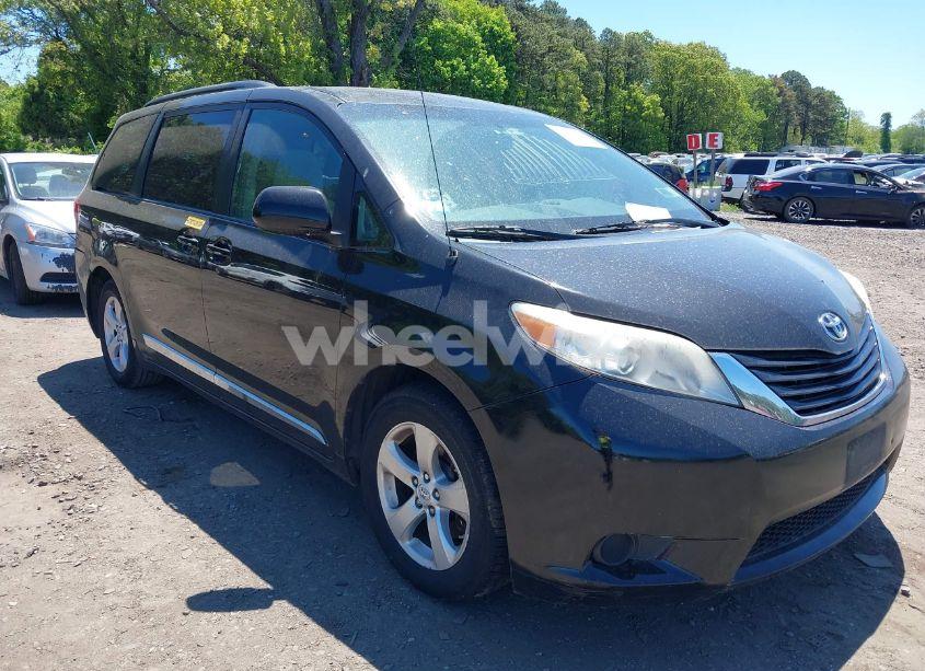 2014 Toyota Sienna LE V6 8 PASSENGER (VIN 5TDKK3DC6ES453200) main photo