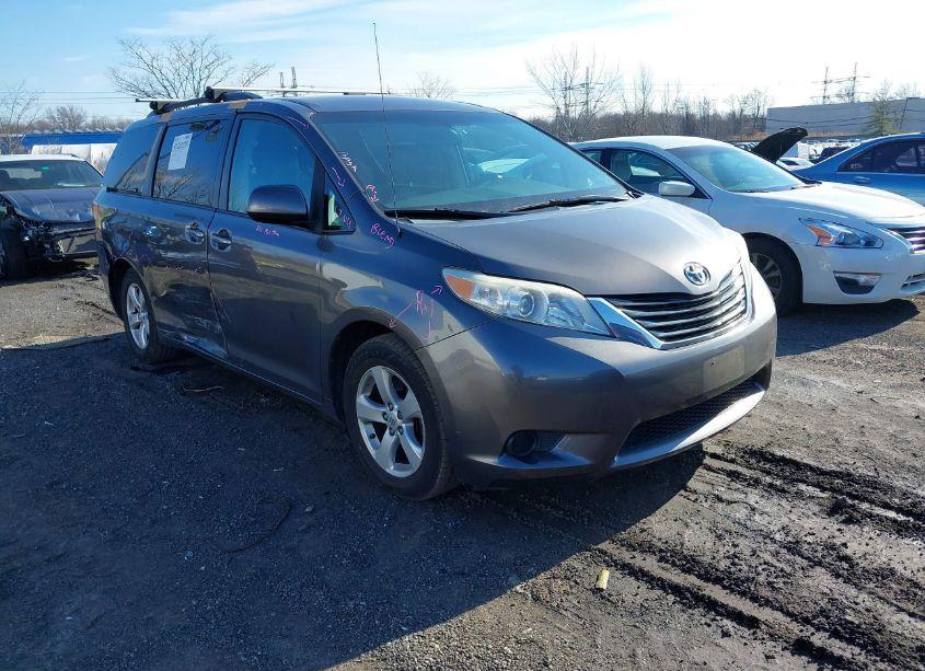 2014 Toyota Sienna LE V6 8 PASSENGER (VIN 5TDKK3DC6ES464679) main photo