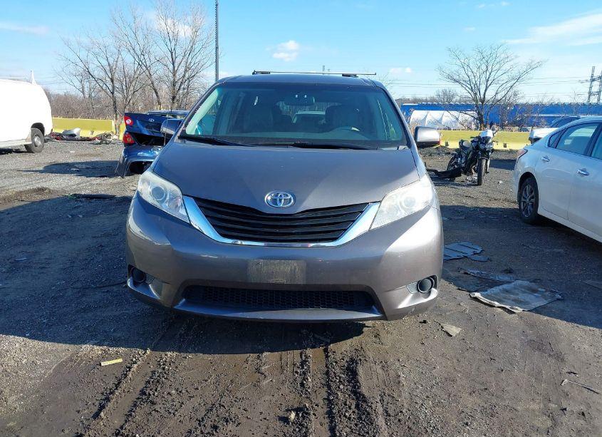 Photo 13 of 2014 Toyota Sienna LE V6 8 PASSENGER (VIN 5TDKK3DC6ES464679)