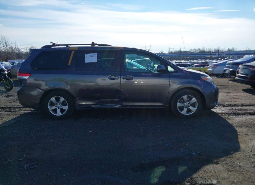 Photo 14 of 2014 Toyota Sienna LE V6 8 PASSENGER (VIN 5TDKK3DC6ES464679)