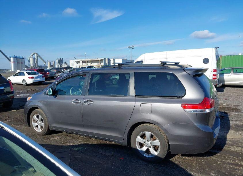 Photo 15 of 2014 Toyota Sienna LE V6 8 PASSENGER (VIN 5TDKK3DC6ES464679)